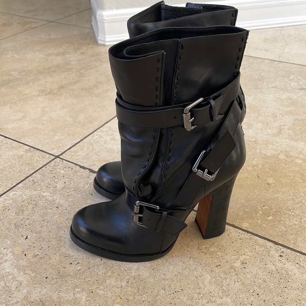 Jean Michel Cazabat “Leigh” Bootie